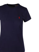 Camiseta com logo bordado