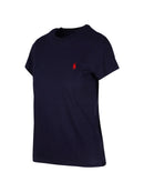 Camiseta com logo bordado